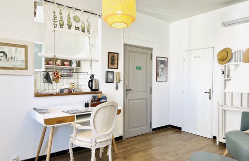 St.-Remy-de-Provence Apartment | Soleïado St Remy Centre Aircon view and decor chosen for your comfort