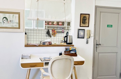 St.-Remy-de-Provence Apartment | Soleïado St Remy Centre Aircon view and decor chosen for your comfort