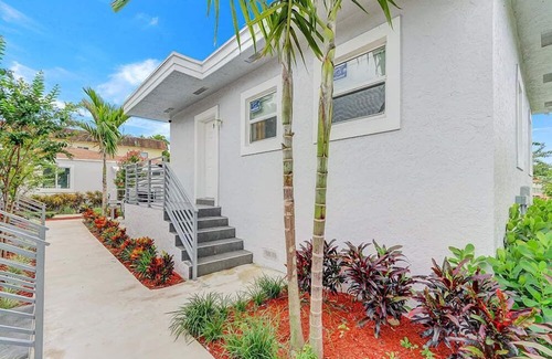 Highland Garden Apartment | Soleil: Casita Near Beach & Gym Access