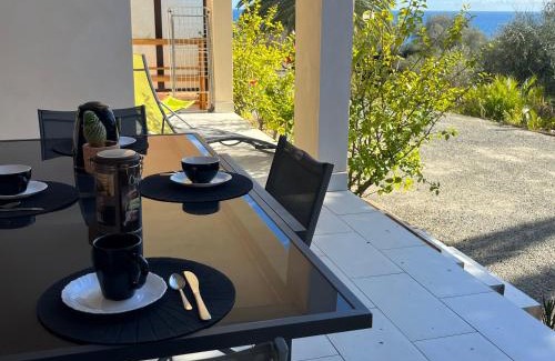 Solenzara Apartment | Solenzara- appartement 5 personnes vue mer dans résidence avec piscine