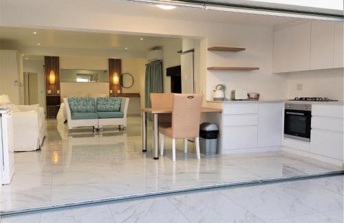 Paternoster Apartment | Soli Deo Gloria, Pearl Studio