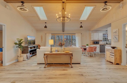 Tellico Village Cottage | SoLuna Cottage- Private Stay in Lakeside Community