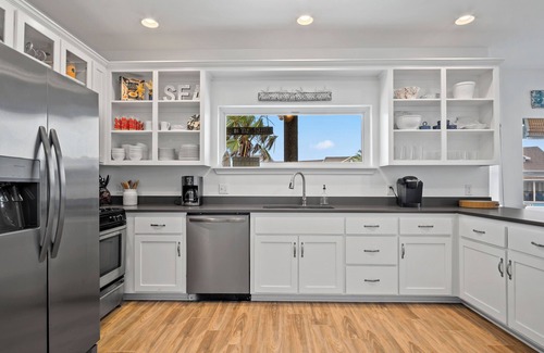Sand Point House | Somewhere in the Sun. 3 story, 4 bed 3 bath Ocean & Pool views ! 2 Masters !