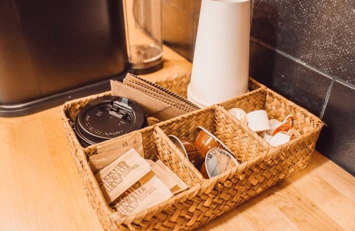 South Bloomingville Apartment | Sonder Ridge, Secluded Cabin w/hot tub, fire pit, fast WIFI, close to hikes in Hocking Hills