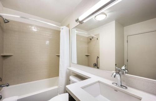 Bryant Pattengill West Hotel | Sonesta Simply Suites Detroit Ann Arbor