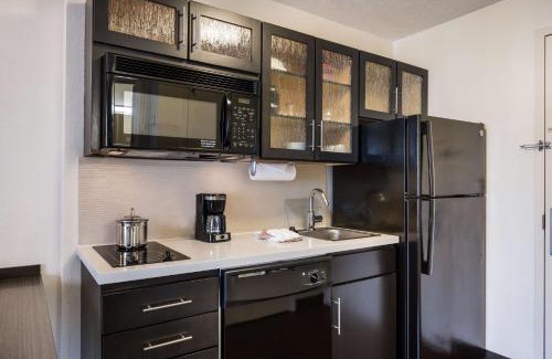 Bryant Pattengill West Hotel | Sonesta Simply Suites Detroit Ann Arbor