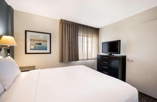 Schiller Park Hotel | Sonesta Simply Suites Chicago O'Hare Airport