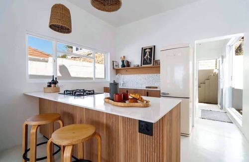 Redhill House | SongBird in Simon's Town + Outdoor Bath & Sea View