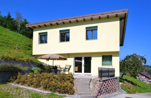 Romoos House | Sonnehöfli, holiday home in the countryside