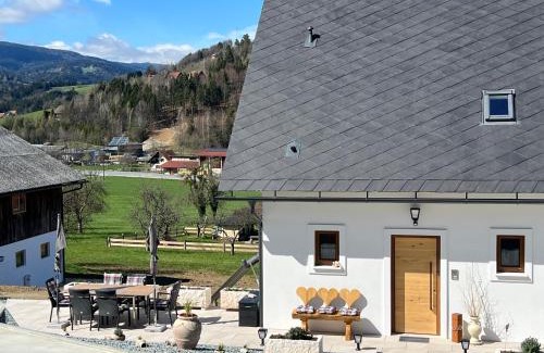 Gemeinde Großradl Apartment | Sonnenschein Appartement- und Ferienhaus mit Stadel und Terrasse