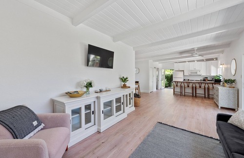 Sonoma Cottage | Sonoma Cottage- walk to wine tasting