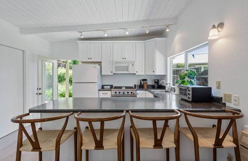 Sonoma Cottage | Sonoma Cottage- walk to wine tasting