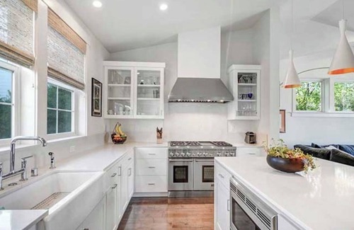 Sonoma House | Sonoma Modern Farmhouse walk or bike to the plaza, restaurants and wineries