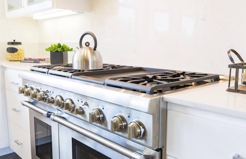 Sonoma House | Sonoma Modern Farmhouse walk or bike to the plaza, restaurants and wineries