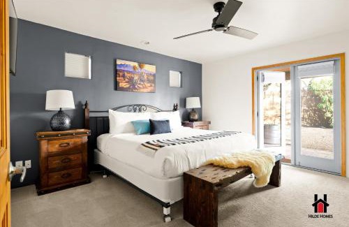 Cave Creek House | Sonoran Desert Getaway with Cowboy Tub