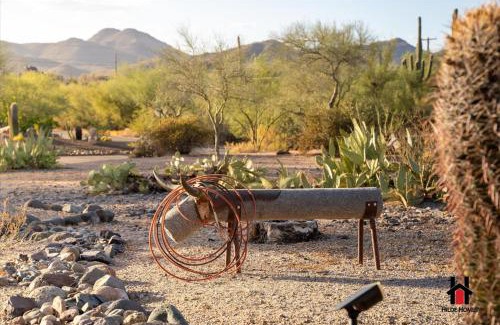 Cave Creek House | Sonoran Desert Getaway with Cowboy Tub