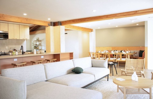 Tucson House | Sonoran Peach House - Lux Kitchen Mt View Flex Rm