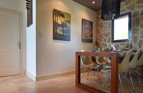 Belvezet Villa | Soothing Villa in Belvézet with Swimming Pool