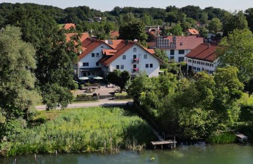 Wessling Hotel | Sopherl am See - Frühstück auf der Seeterrasse, sehr ruhig und wunderschön am See, 3 Minuten nach Oberpfaffenhofen, viele Radtouren, Restaurants & Cafes in der Umgebung