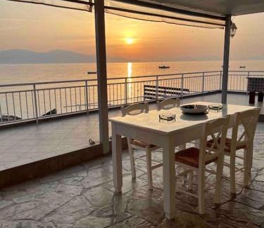 Xylokastro-Evrostina Apartment | Sophias house by the sea!