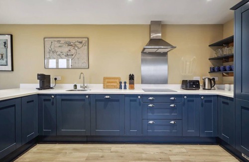 Medbourne House | Sophie's Barn - Hot Tub Packages Available