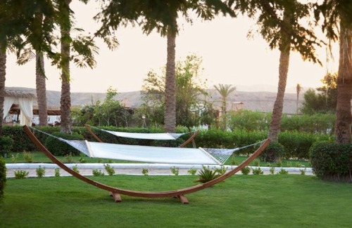 Ras Umm Sid Hotel | Sophisticated Adults-Only Oasis with Beach Access & Onsite Activities l 2 Rooms