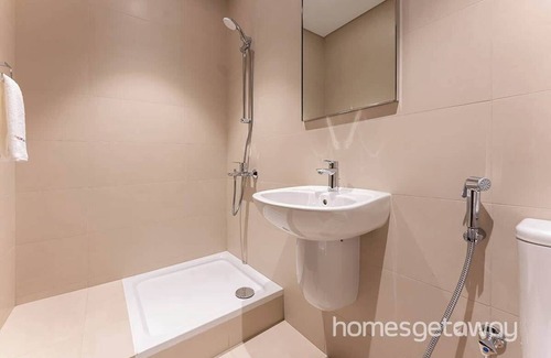 Bur Dubai Apartment | Sophisticated 3BR with Maids Room in Downtown