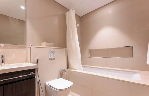 Bur Dubai Apartment | Sophisticated 3BR with Maids Room in Downtown