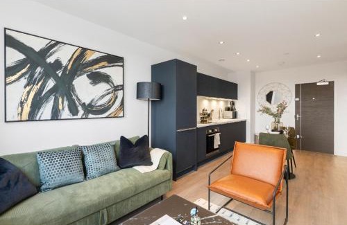Clock House Apartment | Sophisticated Living: 1-BR Flat in Beckenham