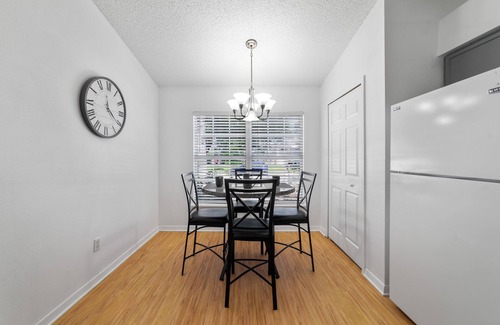 Clear Creek Villa | Sophisticated Sanctuary – South-Facing Pool - 10 Minutes to Disney