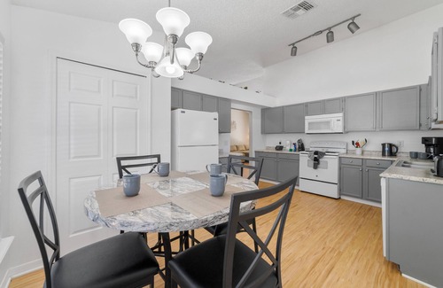 Clear Creek Villa | Sophisticated Sanctuary – South-Facing Pool - 10 Minutes to Disney