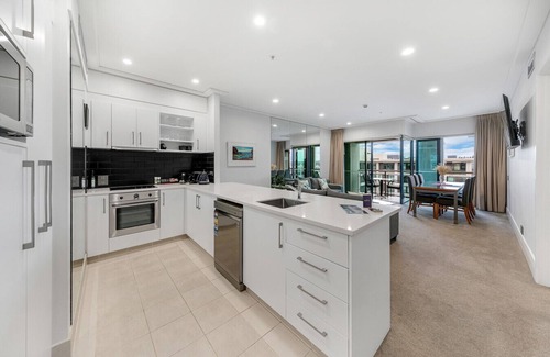 Auckland Central Business District Apartment | Sophisticated Spacious APT w/Stunning Harbour View