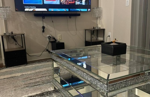 Energy Corridor Apartment | Sophisticated Stay 2-bedroom apartment with AC, fitness room in awesome Houston