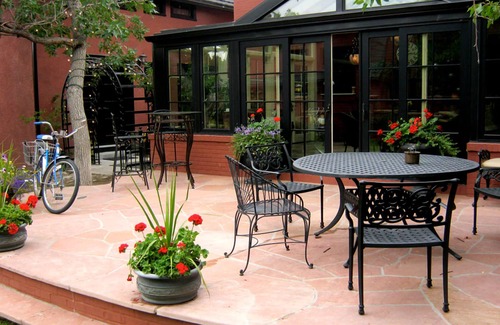 Cody Hotel | Sophisticated Stay Near Cody Night Rodeo & Yellowstone Park Entrance