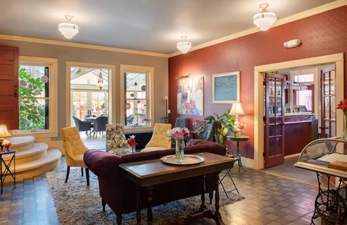 Cody Hotel | Sophisticated Stay Near Cody Night Rodeo & Yellowstone Park Entrance