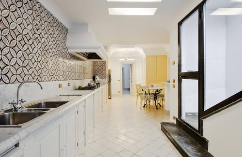 Independence House | Sorrento Luxe 3 Bedroom Villa with Jacuzzi&Parking