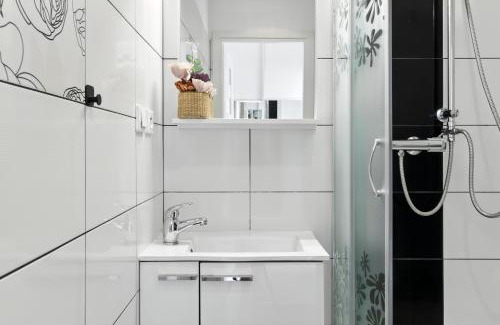 Ursus Apartment | Sosnowskiego by Solarento