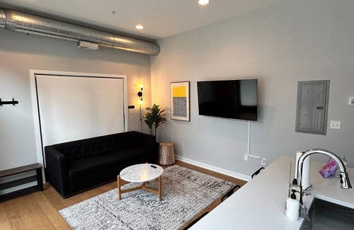 Old City Apartment | Sosuite 1BR Apt w W D Shared Roofdeck