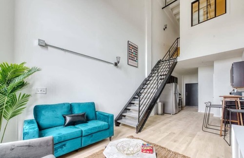 West Philadelphia Apartment | Sosuite | 1BR Loft w W/D, Gym, Lounge