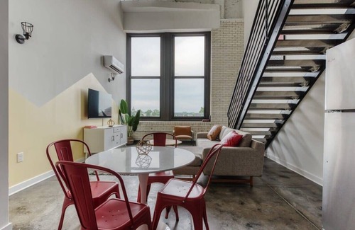 West Philadelphia Apartment | Sosuite | 2BR Loft w W/D, Gym, Lounge