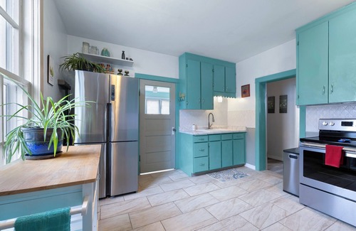 Downtown Salt Lake City House | Soul-warming Historic home - Private hot-tub, yard, Parks, 6min to downtown SLC.