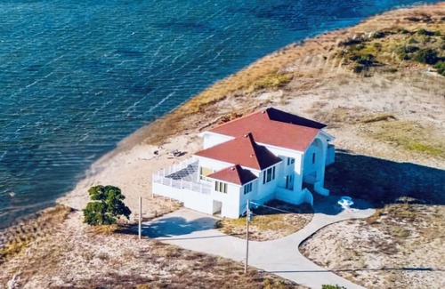 Kinnakeet House | SOUND FRONT/Kite-in/out Direct Beachfront Access Sunsets Best Kiteboard Spot