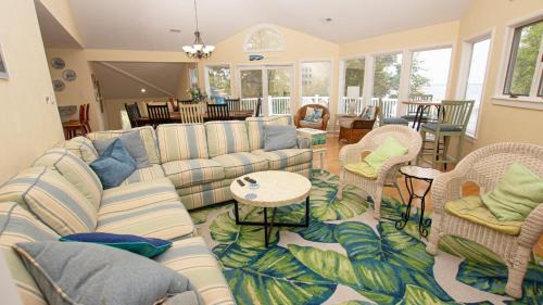 Monteray Shores House | SOUNDFRONT, Sound views, Private Pool, Hot Tub, MS12, Sounds Amazing