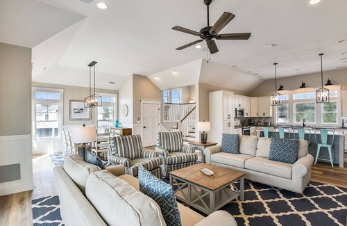 Currituck County House | SOUNDFRONT with Private Pier! Private Pool, Dogs ok!