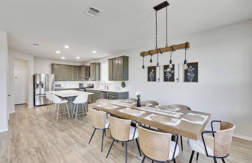 Buda House | South Austin Boho House 4BR, 2.5BA +SPA, Pool and lazy river