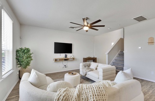 Buda House | South Austin Boho House 4BR, 2.5BA +SPA, Pool and lazy river