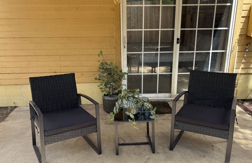 Austin House | South Austin home with cozy living room, WIFI, patio, backyard & dog-friendly