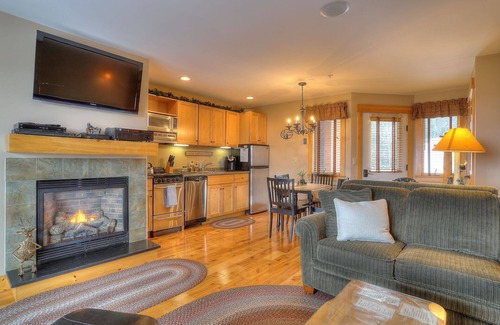 Rangeley Condo | South Branch 13-2 - Newer, cute and cozy, 2nd story condo unit at South Branch