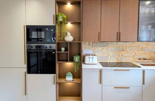 New Forest District Apartment | South Coast Holiday Home-River View-2 Bed-Parking