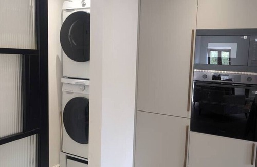 New Forest District Apartment | South Coast Holiday Home-River View-2 Bed-Parking